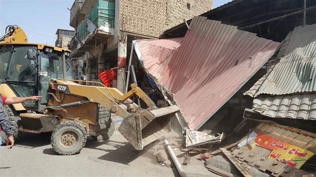 اشتباكات جسدية وتلويح بالساطور بين رجال الأمن وباعة أكشاك غير مرخصة في مدينة الصدر