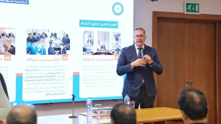 وزير البترول يلتقي بالسفراء المعينين لقيادة البعثات الدبلوماسية والقنصلية المصرية في الخارج