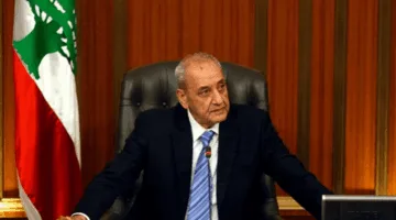 بسبب انقطاع الكهرباء.. بري يشارك في الجلسة بلا جاكيت! (شاهد الفيديو)