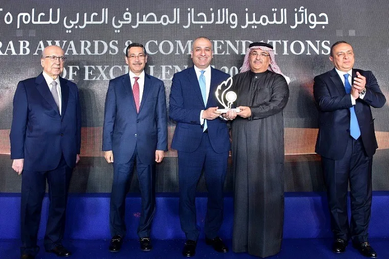 البنك الزراعي يحصل على جائزة أفضل بنك عربي في مجال دعم وتمويل التنمية الزراعية. البنك الزراعي يحصل على جائزة أفضل بنك عربي في مجال دعم وتمويل التنمية الزراعية.