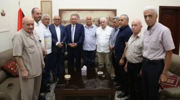 السفير دبور يلتقي بقياديي فصائل منظمة التحرير الفلسطينية في زيارة توديع.