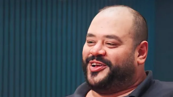 محمد ممدوح: عملت في مقهى محلي قبل دخولي عالم التمثيل، وأندم على رفضي لمسلسل “في كل أسبوع يوم الجمعة”. محمد ممدوح: عملت في مقهى محلي قبل دخولي عالم التمثيل، وأندم على رفضي لمسلسل “في كل أسبوع يوم الجمعة”.