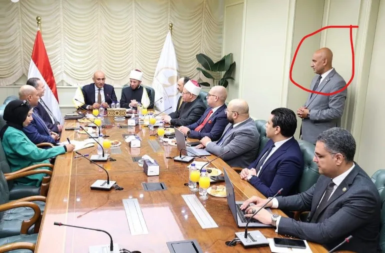 “مصر تايمز” يكشف عن هوية الشخص الذي يشبه وزير التربية والتعليم الذي أحدث جدلاً “مصر تايمز” يكشف عن هوية الشخص الذي يشبه وزير التربية والتعليم الذي أحدث جدلاً