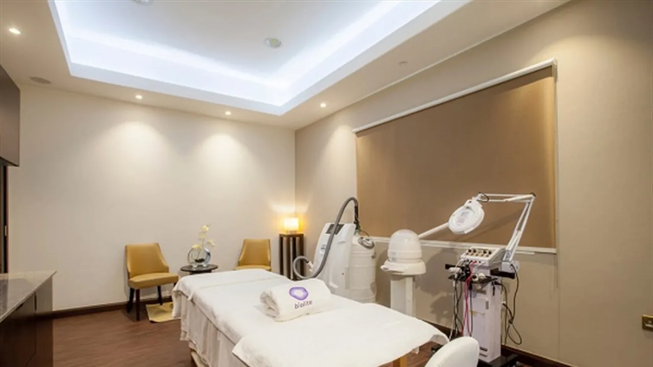 المحتوى المبتذل يستهدف مجموعة من أطباء التجميل المحتوى المبتذل يستهدف مجموعة من أطباء التجميل