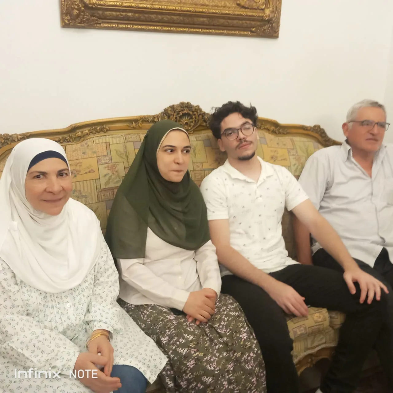 محافظ الدقهلية يهنئ أوائل الثانوية العامة من أبناء المحافظة عبر الهاتف ويثني على تفوقهم