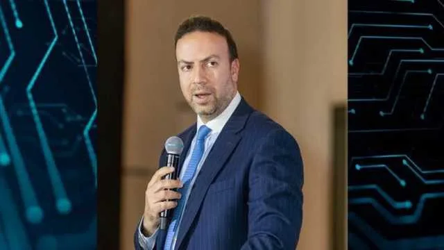 رامي أبو النجا يسلط الضوء على جهود البنك المركزي في تنفيذ برنامج الإصلاح الاقتصادي خلال فعاليات ”يوم مصر” في بورصة لندن. رامي أبو النجا يسلط الضوء على جهود البنك المركزي في تنفيذ برنامج الإصلاح الاقتصادي خلال فعاليات ”يوم مصر” في بورصة لندن.