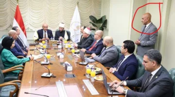 هل هو أخوها أم لا؟… حقيقة الشبيه بوزير التعليم في اتفاقية التعاون مع الأوقاف
