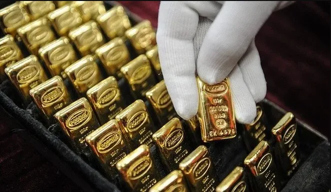 أسعار الذهب في السوق المحلية تستمر في الانخفاض وعيار 21 يصل إلى 4700 جنيه. أسعار الذهب في السوق المحلية تستمر في الانخفاض وعيار 21 يصل إلى 4700 جنيه.