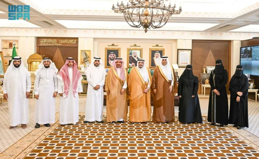 أمير القصيم يستعرض المبادرات التعليمية لجمعية سماء الإبداع في المنطقة