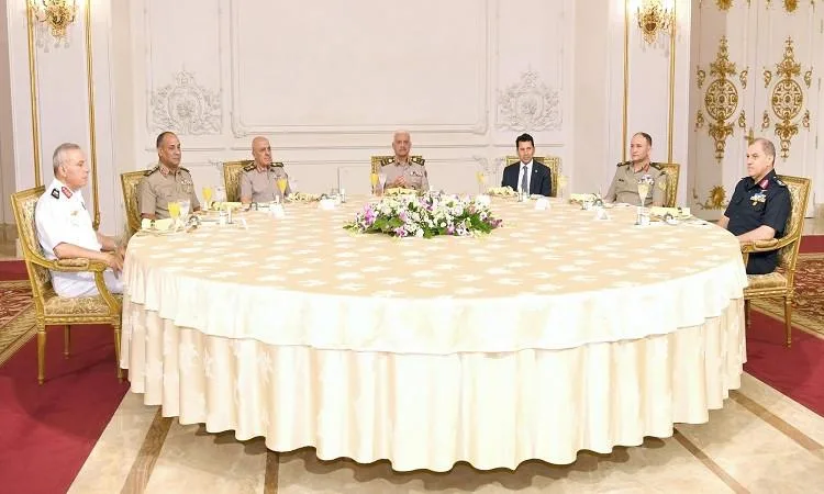 وزير الدفاع يكرم أبطال الجيش الذين حققوا إنجازات رياضية وزير الدفاع يكرم أبطال الجيش الذين حققوا إنجازات رياضية