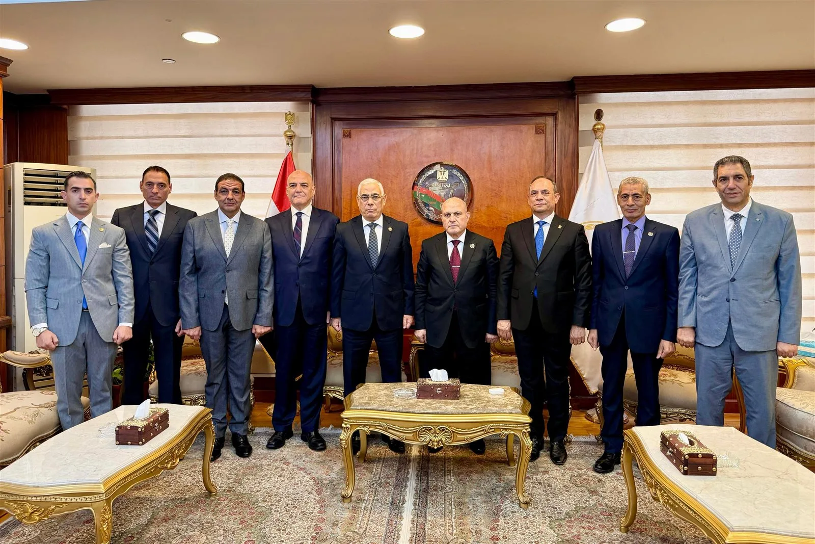 رئيس النيابة الإدارية يلتقي النائب العام ويشدد على ضرورة تعزيز التعاون والتواصل المتبادل رئيس النيابة الإدارية يلتقي النائب العام ويشدد على ضرورة تعزيز التعاون والتواصل المتبادل
