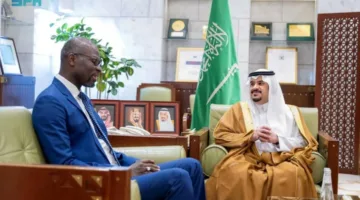 نائب أمير الرياض يلتقي سفير السنغال في المملكة.
