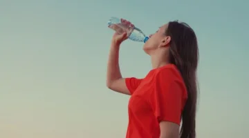 كيف يؤثر نقص شرب الماء على جسمك في فصل الصيف؟