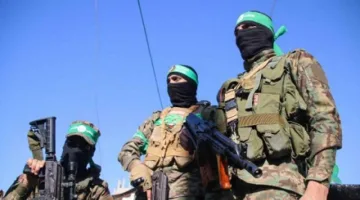 حماس تقدم ردها على مقترح الهدنة والذي يحتوي على تعديلات تشمل ضمانات لوقف إطلاق نار دائم مع إسرائيل ومعالجة موضوع دخول المساعدات إلى غزة، فيما يتهم الاحتلال الحركة بإطلاق أزمة غذائية في القطاع.