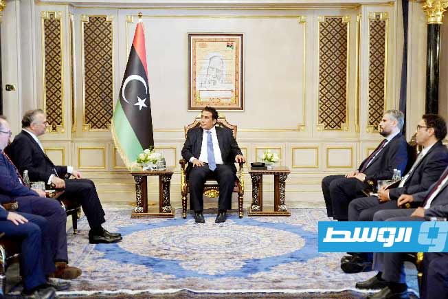 لقاء المنفي مع الرئيس الأميركي لشؤون أفريقيا والشرق الأوسط، مسعد بولس، والوفد المرافق له، الأربعاء 23 يوليو 2025. (المجلس الرئاسي)