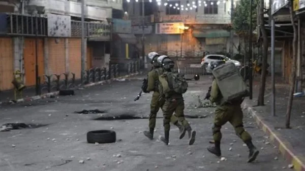 مواجهات مسلحة بين الفلسطينيين والقوات الإسرائيلية في جنين بالضفة الغربية مواجهات مسلحة بين الفلسطينيين والقوات الإسرائيلية في جنين بالضفة الغربية