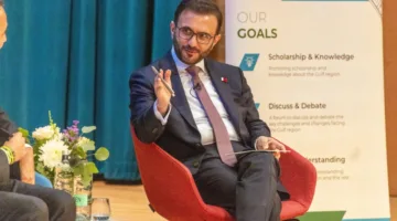 د. ماجد الأنصاري يساهم في حلقة نقاشية في جامعة كامبريدج حول أبرز التحديات التي تواجه الخليج والمنطقة.