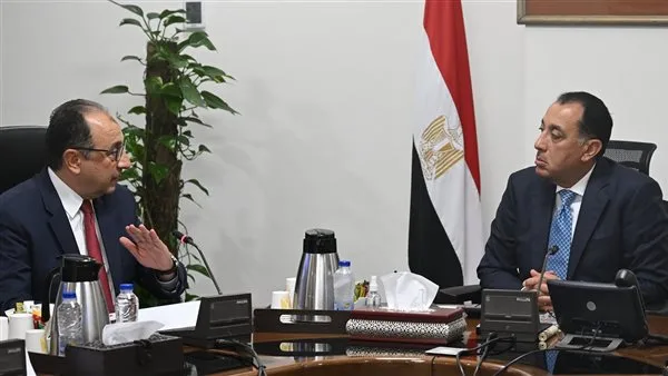 مدبولي يستعرض مع وزير قطاع الأعمال مشاريع التنمية السياحية في الساحل وشرم الشيخ