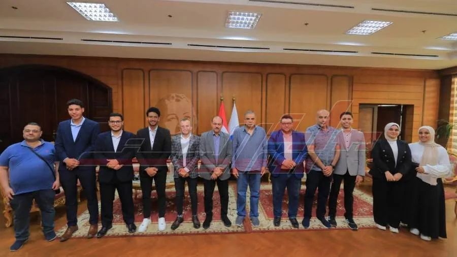 تقدير الفرق التي حصلت على المراكز المتقدمة في المسابقات الوطنية والدولية بجامعة كفر الشيخ