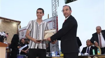 حزب الجبهة الوطنية يكرّم طالباً من الأوائل في الثانوية العامة خلال مؤتمر الجيزة في إطار مبادرة تعزيز المتفوقين