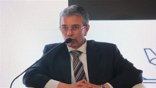 رئيس الجمارك: نسعى لتسهيل وتسريع الإجراءات الجمركية، وتقليل النزاعات، وتقليص زمن الإفراج. رئيس الجمارك: نسعى لتسهيل وتسريع الإجراءات الجمركية، وتقليل النزاعات، وتقليص زمن الإفراج.