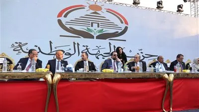 تحت صيحات الدعم.. حزب الجبهة الوطنية يجمع الآلاف في مؤتمر جماهيري بالجيزة تحت صيحات الدعم.. حزب الجبهة الوطنية يجمع الآلاف في مؤتمر جماهيري بالجيزة