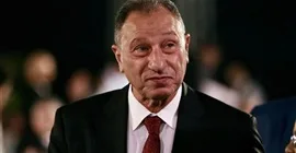 محمود الخطيب، رئيس النادي الأهلي، يخضع لفحوصات طبية في باريس
