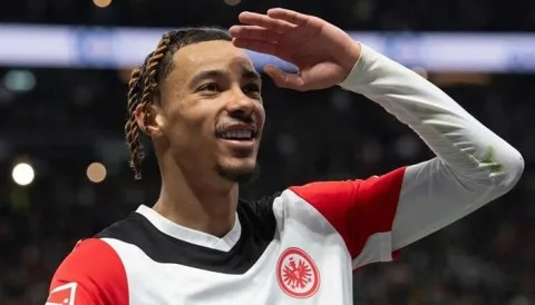 ليفربول يعزز تشكيلته بالمهاجم الفرنسي هوغو إيكيتيكي