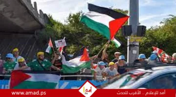 نشطاء يدعمون فلسطين يتظاهرون ضد حرب غزة خلال سباق فرنسا للدراجات الهوائية