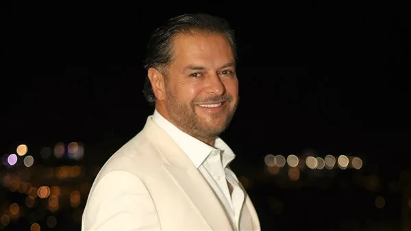 راغب علامة: أحتفل بـ 35 عامًا من الغناء، والجمهور يحتضنني ويقبلني في الحفلات بشكل طبيعي. راغب علامة: أحتفل بـ 35 عامًا من الغناء، والجمهور يحتضنني ويقبلني في الحفلات بشكل طبيعي.
