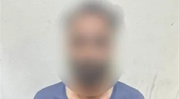 الداخلية تلقي القبض على سائق “نصف نقل” صدم دراجة نارية وواصل السير بها تحت المركبة في المعادي