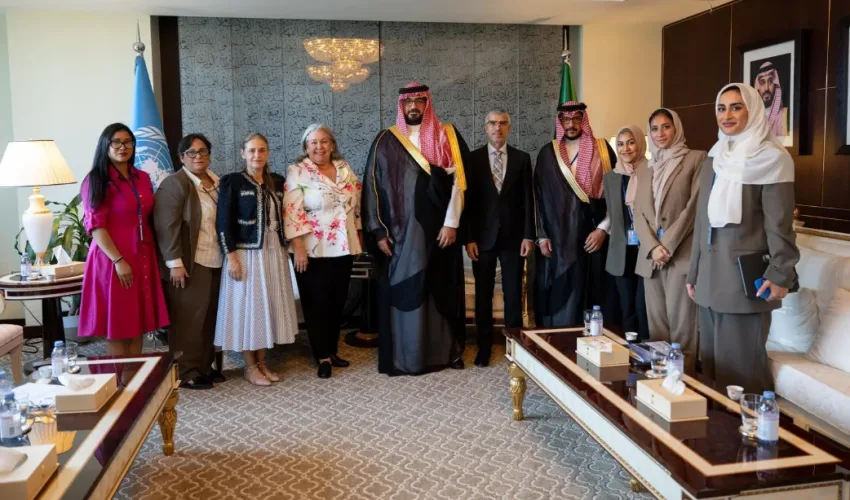 وزير الاقتصاد يجتمع مع وزيرة التنمية في بنما لاستكشاف طرق تعزيز التعاون في مجال التنمية المستدامة. وزير الاقتصاد يجتمع مع وزيرة التنمية في بنما لاستكشاف طرق تعزيز التعاون في مجال التنمية المستدامة.