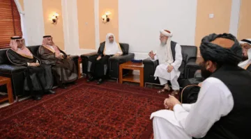 نائب رئيس وزراء أفغانستان والعيسى يؤكدان أهمية رابطة العالم الإسلامي.