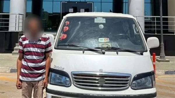 الشرطة تضبط سائق حافلة صغيرة اعتدى على رجل مرور في مدينة 6 أكتوبر
