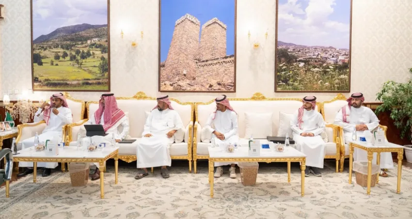 وكيل إمارة الباحة يستعرض إنجازات وخطط مركز الصم لعام 2025
