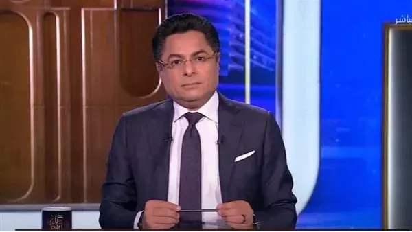 خالد أبو بكر يواجه أزمة صحية أثناء البث المباشر