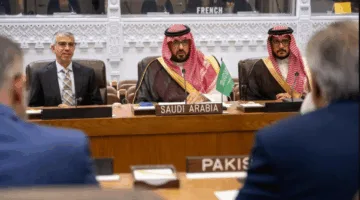 الإبراهيم يناقش تعزيز الروابط الاقتصادية مع وزير الخارجية الباكستاني