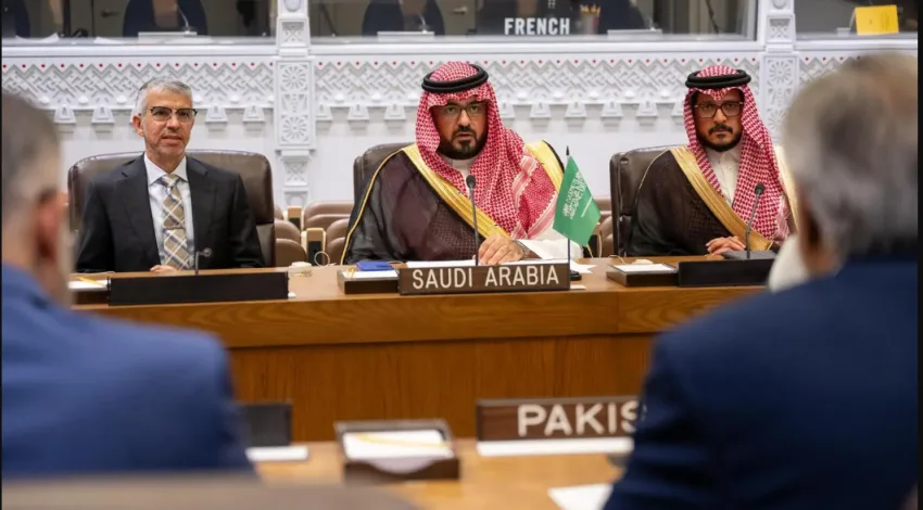 الإبراهيم يناقش تعزيز الروابط الاقتصادية مع وزير الخارجية الباكستاني الإبراهيم يناقش تعزيز الروابط الاقتصادية مع وزير الخارجية الباكستاني