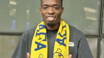 اللاعب الإسباني ألفارو دجالو يزور الدوحة