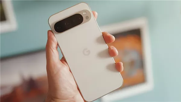 Pixel 10 يتسرب بصور جديدة تكشف عن كاميرا ثلاثية وألوان مبتكرة. Pixel 10 يتسرب بصور جديدة تكشف عن كاميرا ثلاثية وألوان مبتكرة.
