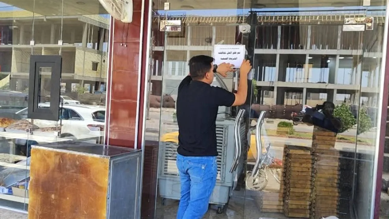 حملة جديدة لإغلاق المحلات والمطاعم التي لا تلتزم بالمعايير الصحية حملة جديدة لإغلاق المحلات والمطاعم التي لا تلتزم بالمعايير الصحية