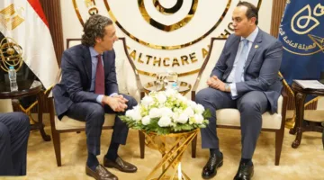 رئيس ‘الرعاية الصحية’ يناقش تبادل أحدث أساليب علاج أمراض القلب مع شركة دولية
