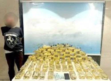 مداهمة نقاط خطيرة لتجار المخدرات في عدة محافظات مداهمة نقاط خطيرة لتجار المخدرات في عدة محافظات