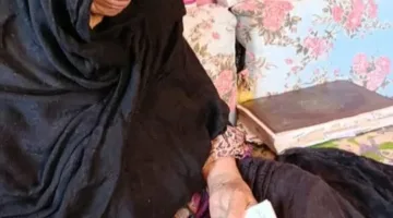 الحاجة فاطمة، قرب بلوغها الثمانين، تحقق حلمها وتنجح في امتحان محو الأمية بأسوان.