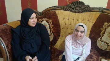 ياسمين، طالبة في الثانوية العامة، تتغلب على مرض ضمور العضلات وتحقق نسبة 88% في امتحاناتها.