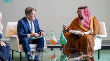 وزير الاقتصاد والتخطيط يعقد اجتماعاً مع نظيره وزير المناخ والبيئة والطاقة ووزير النقل في إيرلندا.