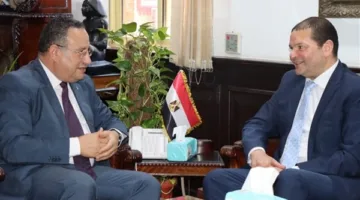 رئيس جامعة الإسكندرية يلتقي نائب رئيس هيئة التأمين الصحي الشامل لمناقشة تنفيذ النظام الجديد