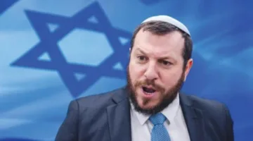 وزير إسرائيلي يصرح بأن حكومة نتنياهو تسعى بشكل عاجل لتدمير غزة وإبادة سكانها لتحويلها إلى منطقة “يهودية” ويصف خصومه السياسيين بـ”المصابين بالجنون”.