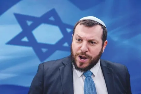 وزير إسرائيلي يصرح بأن حكومة نتنياهو تسعى بشكل عاجل لتدمير غزة وإبادة سكانها لتحويلها إلى منطقة “يهودية” ويصف خصومه السياسيين بـ”المصابين بالجنون”. وزير إسرائيلي يصرح بأن حكومة نتنياهو تسعى بشكل عاجل لتدمير غزة وإبادة سكانها لتحويلها إلى منطقة “يهودية” ويصف خصومه السياسيين بـ”المصابين بالجنون”.