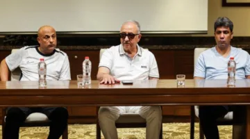 رئيس نادي البنك الأهلي يلتقي بالجهاز الفني واللاعبين في معسكر برج العرب